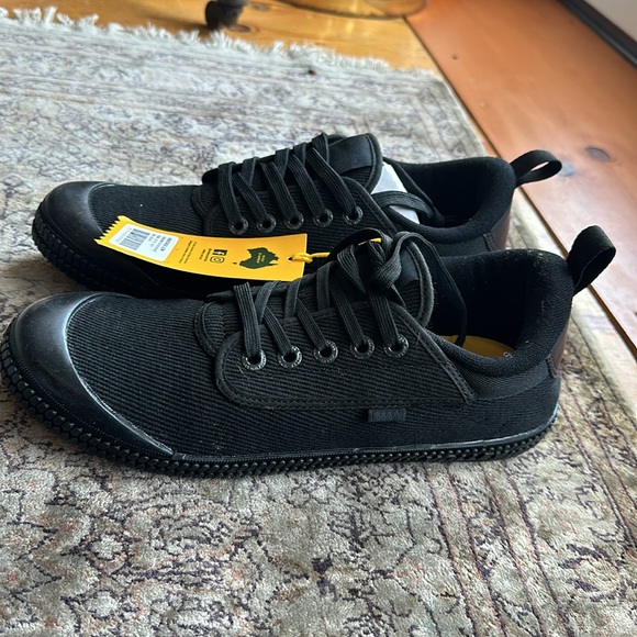 NWT volley shoes from Australia. - Picture 3 of 10